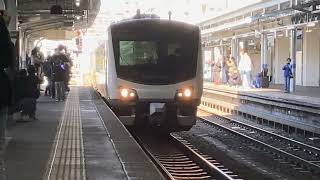 【4K高画質】HB-E300系0番台モトHB-E302-2+HB-E301-2編成が臨時快速リゾートビューふるさと号(往路)南小谷行きとして松本駅2番線に入線するシーン!2025.11.16