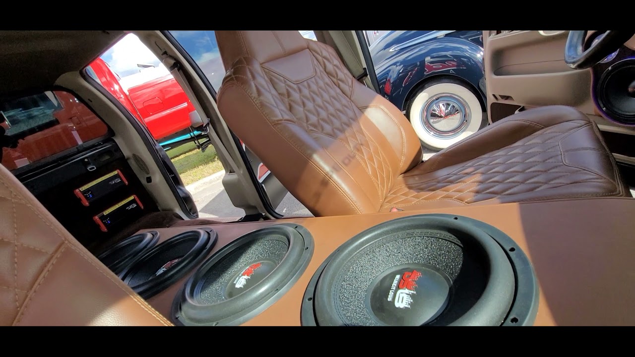 DS18 Presents " Red's TowTruck "