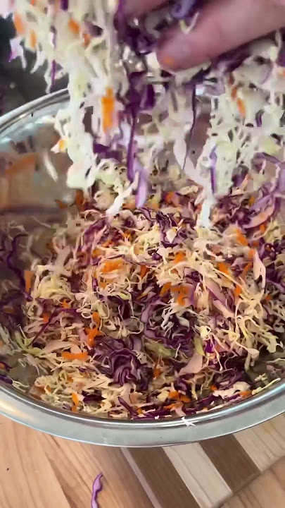 THE BEST HEALTHY COLESLAW | @elliotts.kitchen