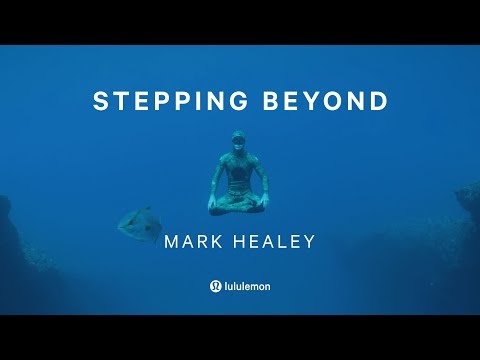 Video: Waarom Pro Surfer Mark Healey Om Vijf Uur Een Biertje Kraakt