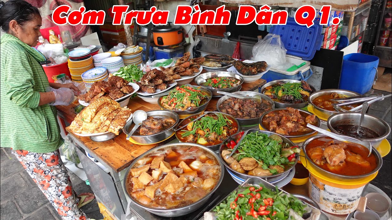 Quầy cơm trưa giá bình dân ngay khu trung tâm Sài Gòn cơm bao no thêm canh rau xanh rau xào