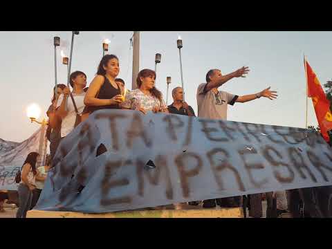 Marcha de antorchas en defensa de la Clinica Cutral Co