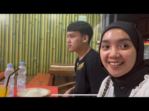 ANDINI DAN FATUR KULINERAN DI MAKASSAR DITEMANI AKBAR DAN RIFDAH ADIKNYA MAMAT ALKATIRI