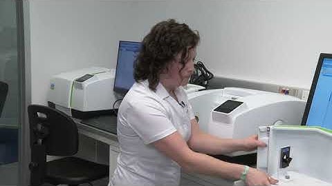 How do you switch out different accessories in the instrument?