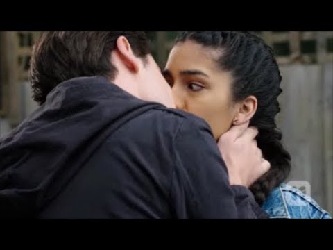 ben-and-yashvi-first-kiss-scene-ep-7681