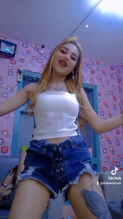 shoots kiis😊tatonya keren cantik seksi #pemandu lagu
