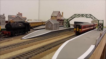 Hornby R2108 BR Sprinter class 155 DMU in West Yorkshire Livery H331363