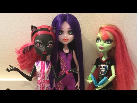 escape-the-night-doll-edition-season-3-episode-7-"the-evil-funhouse"