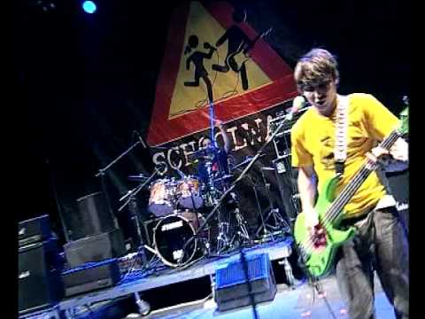 Deep Kick ("Your momma") LIVE @ SCHOOLWAVE 2010