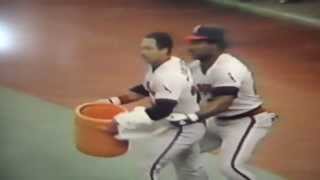 Http://www.courtsidetweets.com reggie jackson of the california angels
gets thrown out a game and decides to throw old ice bucket on field
while d...