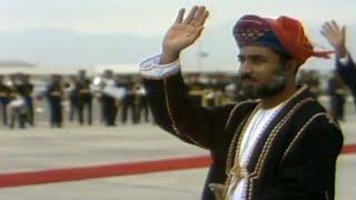 السلطان قابوس بن سعيد يستقبل الملك خالد بن عبدالعزيز ال سعود عام ١٩٧٦م ????