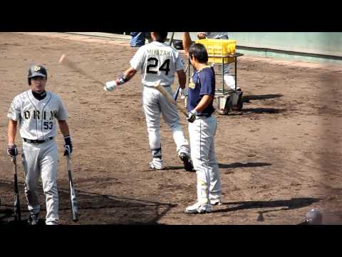 打撃練習順番待ちの宮崎三ツ俣　2011.09.24　鳴尾浜