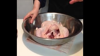 الطريقة الاحترافية الصحيحة لغسل الدجاج  بالنسبة للمبتدآت