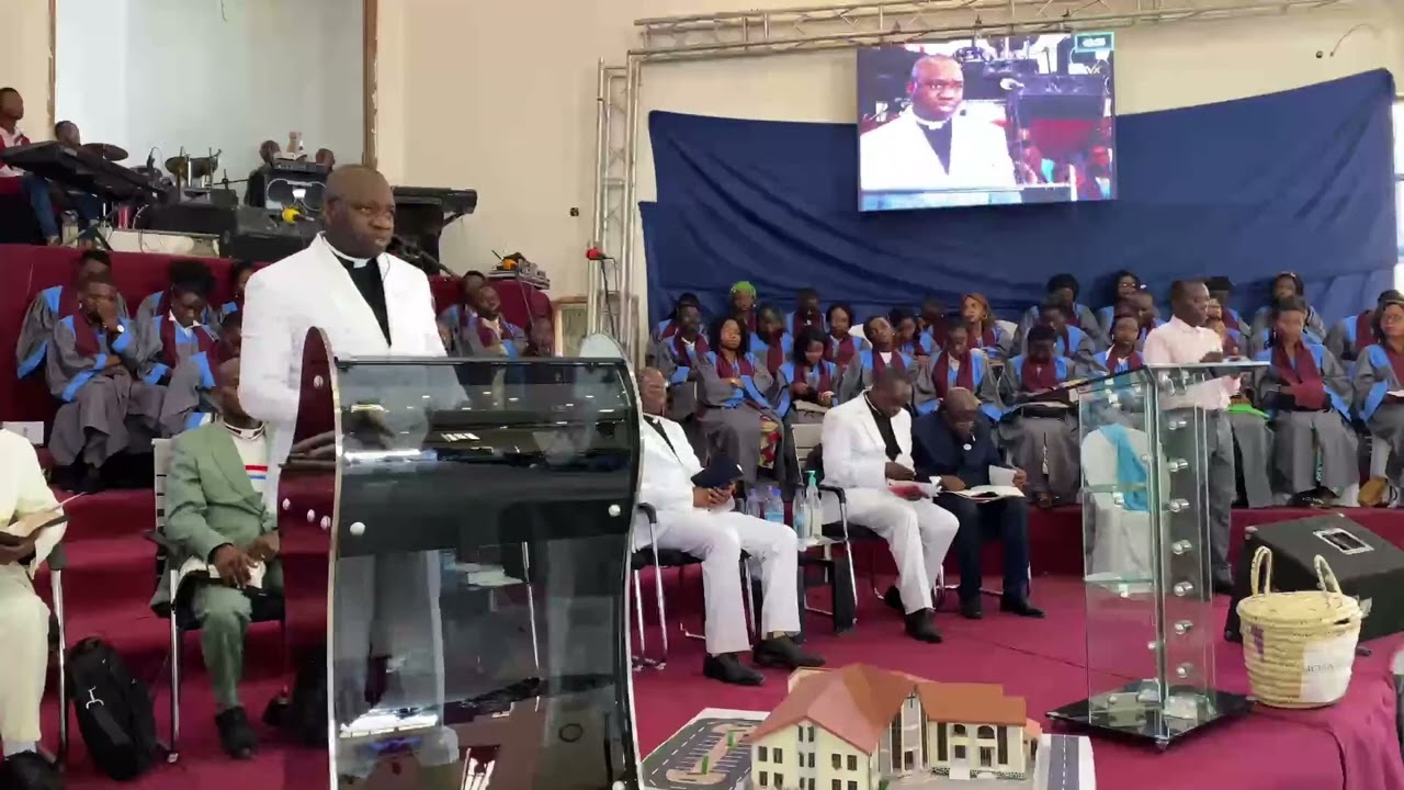 Je Battirai Mon Église, Lumière du Monde (BY REV JONATHAN, RL CBCA)