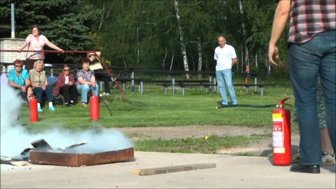 Ukázka použití hasicích přístrojů v Lukavici