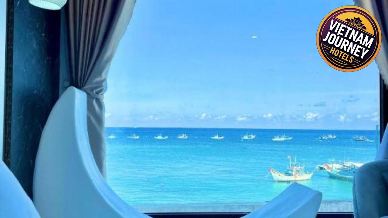 New Moon Hotel | Huyen Phu Quy, Vietnam | Hotel Review 🏨