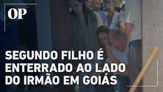 Download Lagu Corpo de segundo filho morto pelo pai é sepultado em Itumbiara ao lado do irmão mais velho MP3