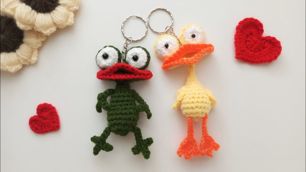 Вязаный Гусёныш💛 (БЕЗ КЛЕЯ) МК крючком🧶 #вязание #crochet #брелок #вяжем #крючком #амигуруми #diy #🧶