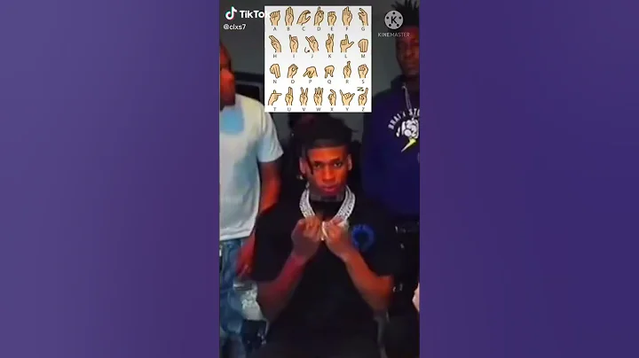 NLE CHOPPA gang signs