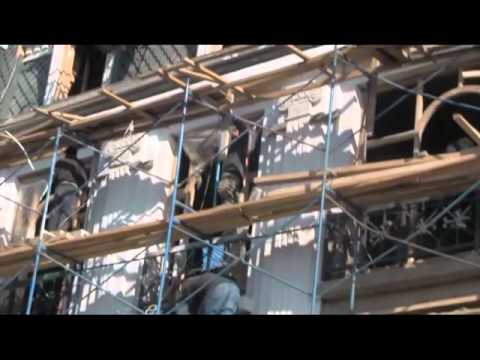 მუშები აღმაშენებელზე