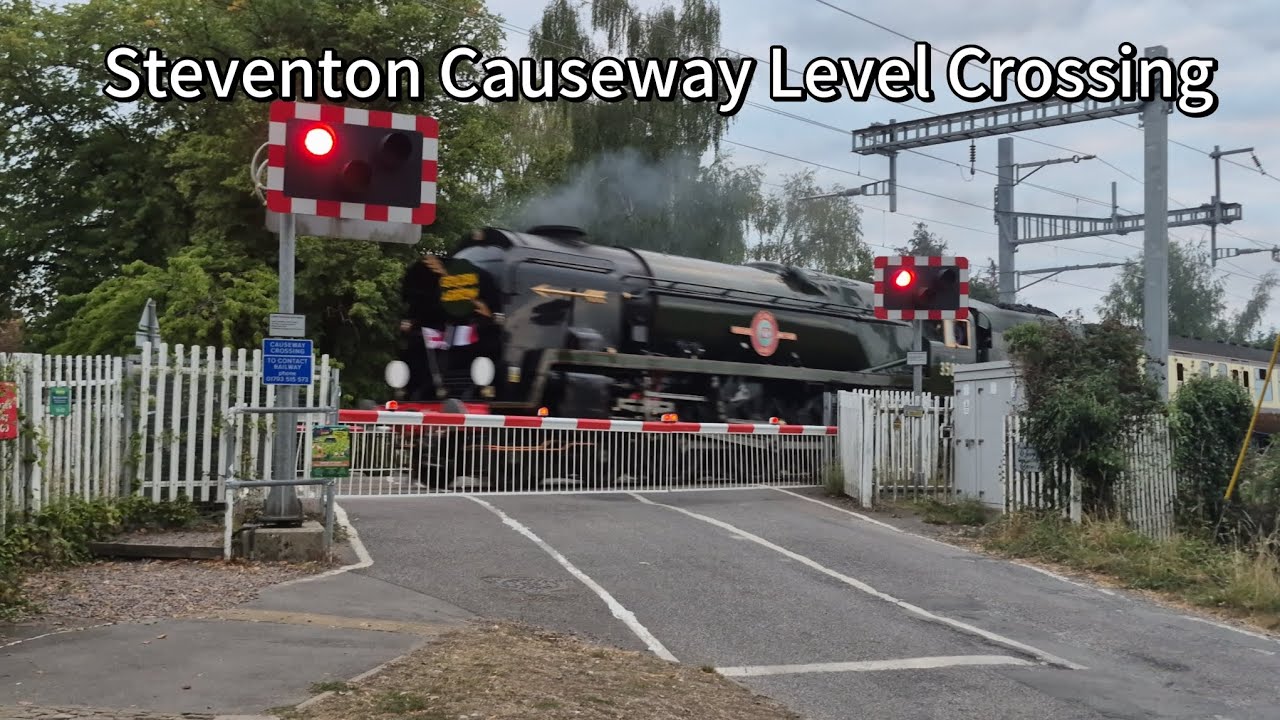 (Clan Line) Steventon Causeway Level Crossing, Oxfordshire (23/08/25)