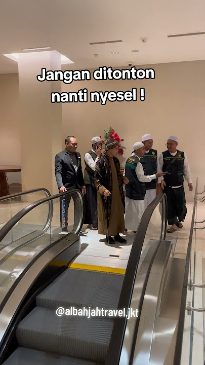 MasyaAllah! Reaksi Buya Yahya saat tiba-tiba disamperin jamaah untuk berfoto #shorts #buyayahya