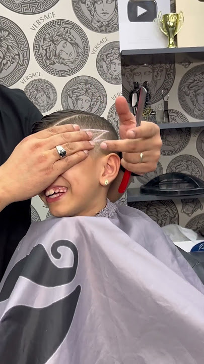 Fake blood 🩸 ☠️ #foryou #barbershop #friseur #barber #hairstyle #hair #fade #haircut #fyp #asmr #ai