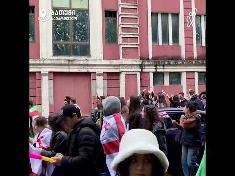 ბათუმის სასულიერო გიმნაზიელები სტუდენტების მსვლელობისას