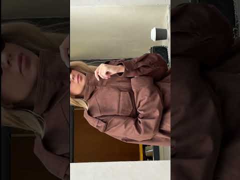 Куртка бомбер женская демисезонная замшевая удлиненная Emma  шоколадная, видео 1