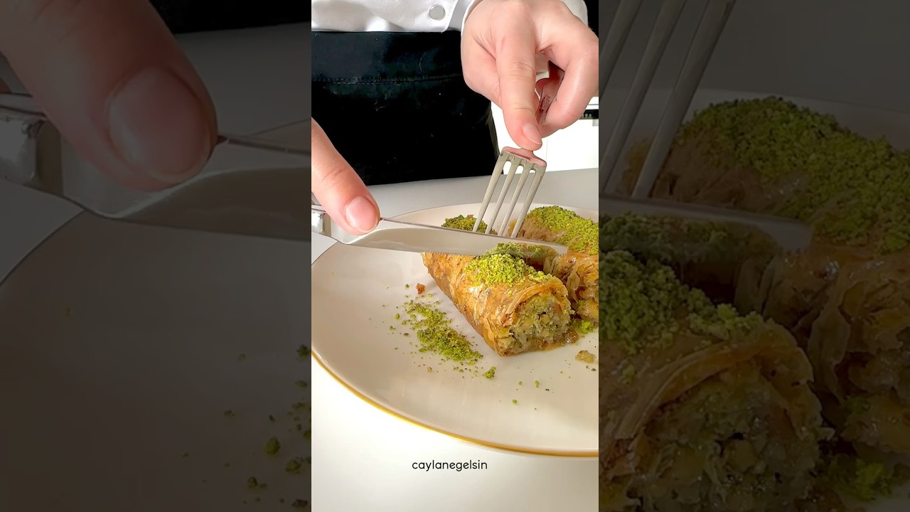 Çıtır çıtır,tam kıvamında pratik bayram baklavası yapımı 😍 Çıtır çıtır,tam kıvamında pratik bayram baklavası yapımı 😍