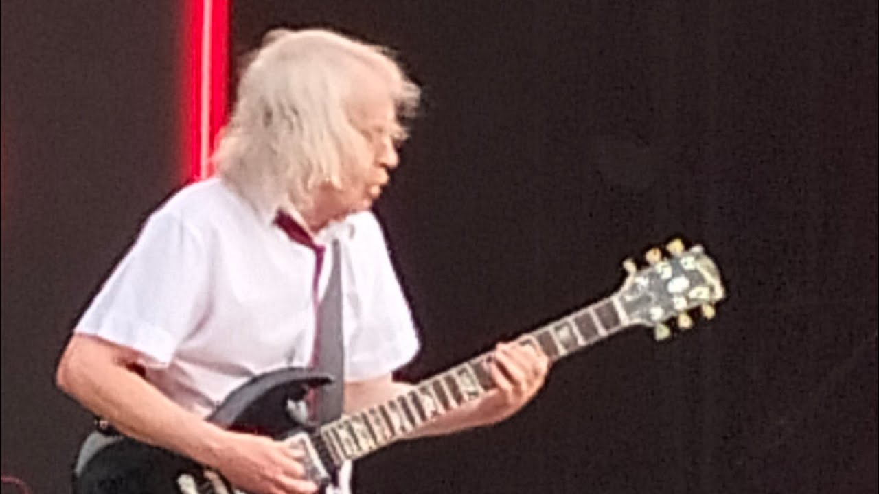 AC⚡DC *Let there be Rock * Incredible AGNUS YOUNG SOLO #acdc#livemusic ...