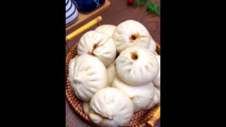 Momos Vapeur À La Viande Et Chou.eat Steamed Momosand Cabbage.白菜猪肉馅的蒸包个个都蓬松暄软而且都带有汤汁