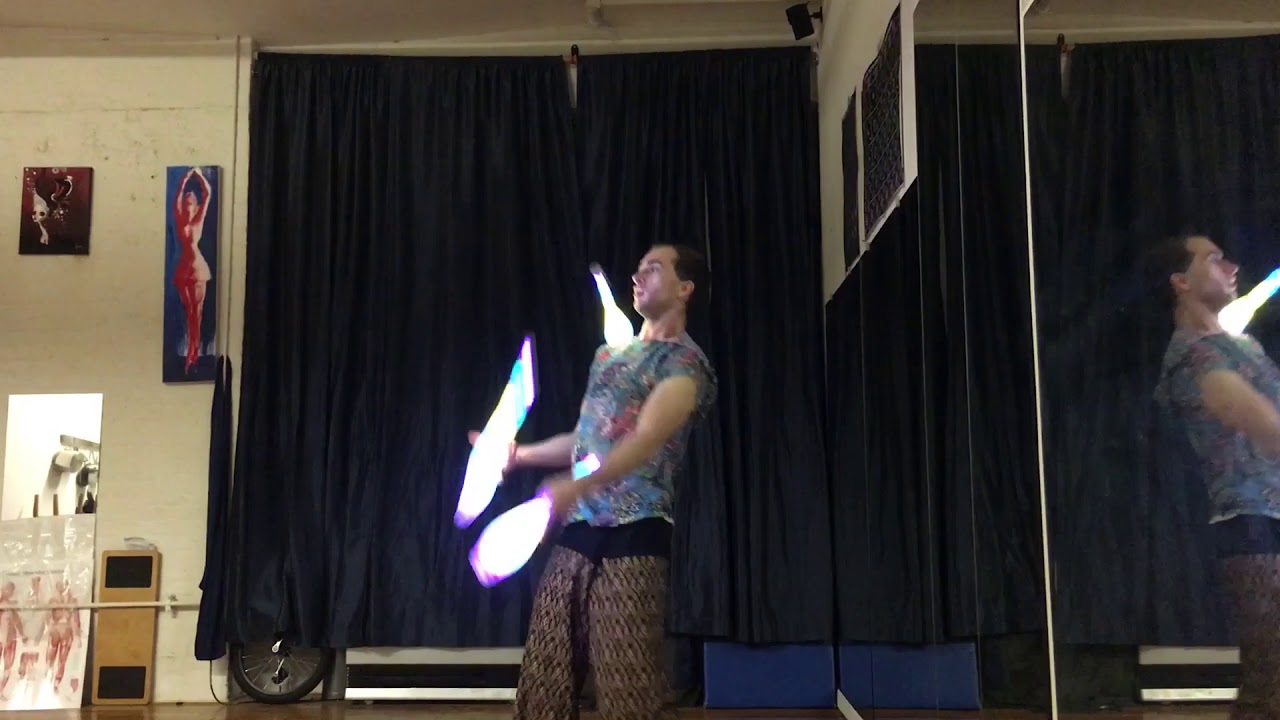 articulo 14 bis Kooky LED clubs creative