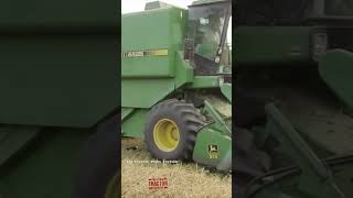 JOHN DEERE 4425 Combine Harvesting Wheat