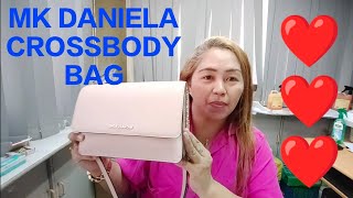 Michael Kors MK DANIELA CROSSBODY BAG in SOFT PINK screenshot 2