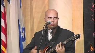 Samuel David Torres Cantando Por Causa De La Fe