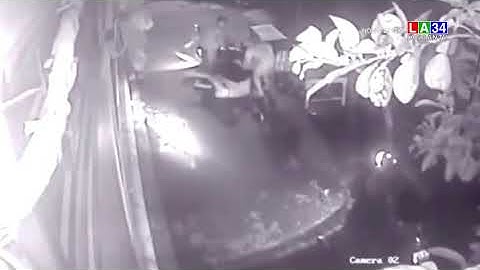 Băng cướp táo tợn, giật túi xách, kéo lê cô gái trong đêm