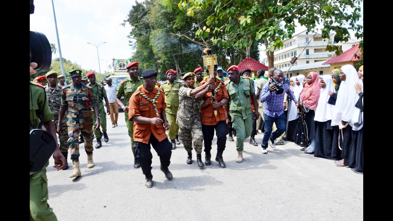 JKU Wapokea Mwenge wa Uhuru Kwa Shangwe na Nderemo Katika Skuli za Ufundi na Sekondari JKU Mtoni,