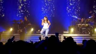 Video-Miniaturansicht von „Laura Pausini - Incancellabile (Live in Paris 05)“