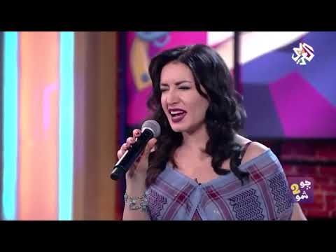 رشا رزق وإيمي هيتاري القناص على المسرح