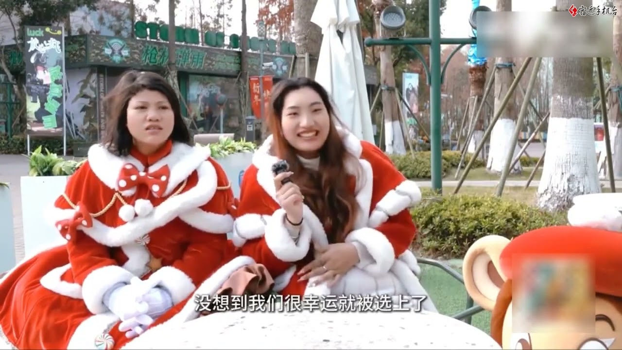 姐妹花在游乐园扮人偶传播快乐   国内   宿迁手机台