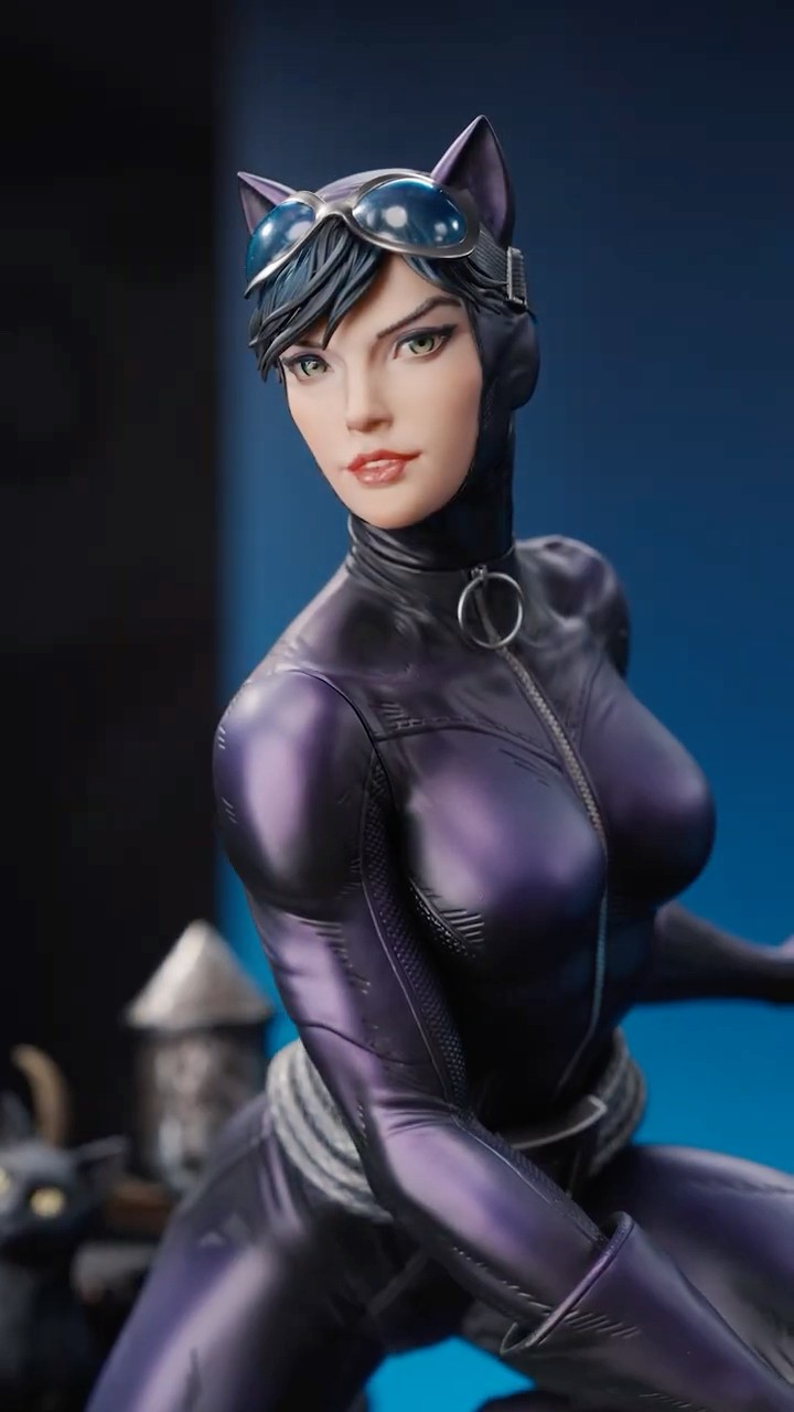 Batman Hush Catwoman Statue 😍 | Sideshow Con 2025 - YouTube
