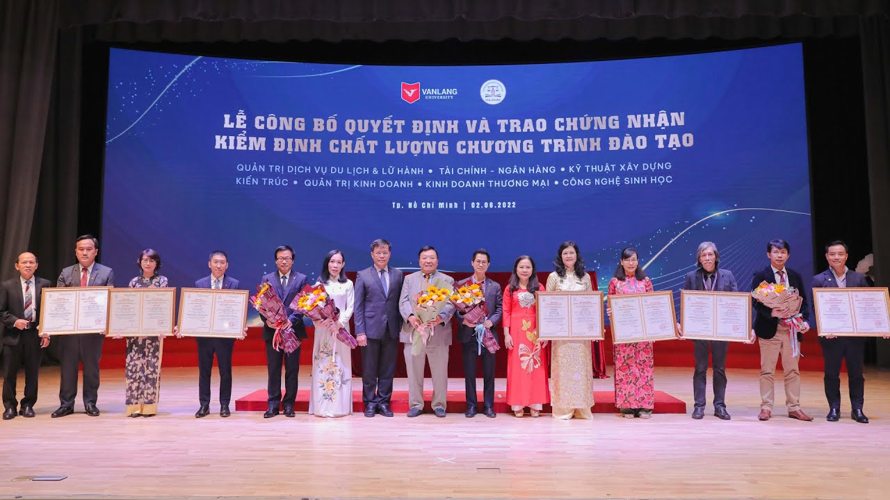 [HTV9] TRƯỜNG ĐẠI HỌC VĂN LANG ĐÓN NHẬN CHỨNG NHẬN KIỂM ĐỊNH CHẤT LƯỢNG 7 CHƯƠNG TRÌNH ĐÀO TẠO - youtube