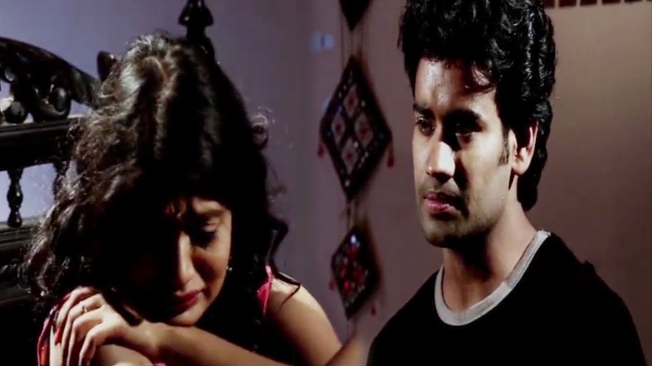 Andhan Kumar & Yagna Shetty Affectionate Scene | TFC Movie Scenes