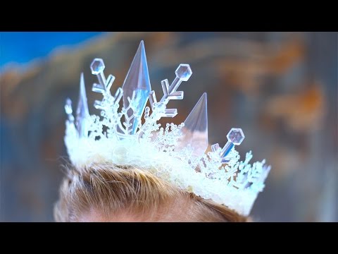 فيديو: كيفية صنع تاج ملكة الثلج