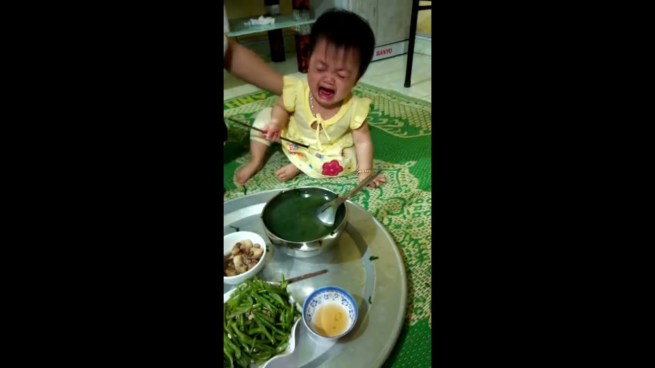 Bạn ấy ăn vạ đáng yêu quá 😍
