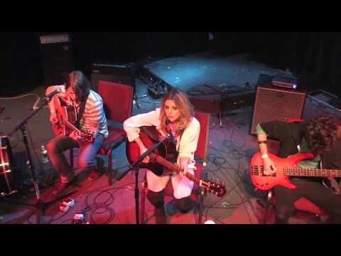 Juliet Simms of Automatic Loveletter Performing "L...