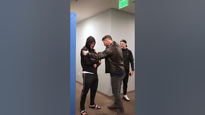 Darren Till's abs are Bisping approved ✅