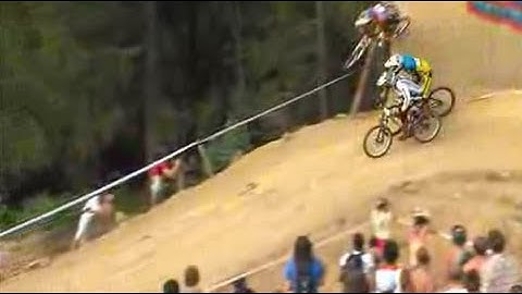 Uma das ultrapassagens de bike mais insanas já vista no MTB - Crazy Wallride