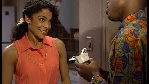 A Different world: 5x01 - Dwayne proposes properly to Whitley